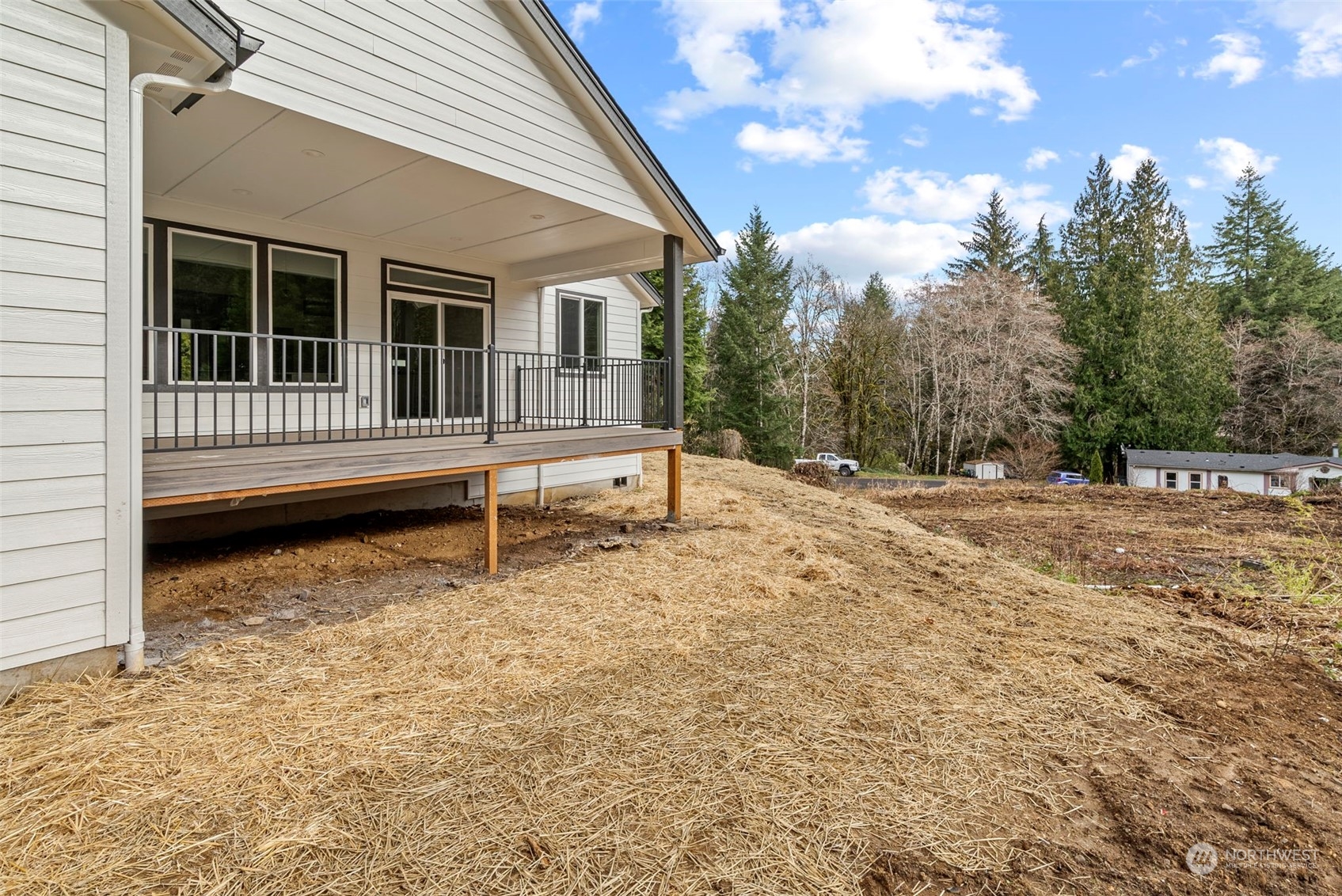 147 Hunter Road Longview, WA 98632 - Photo 29 of 31 a backyard of a house with barbeque oven