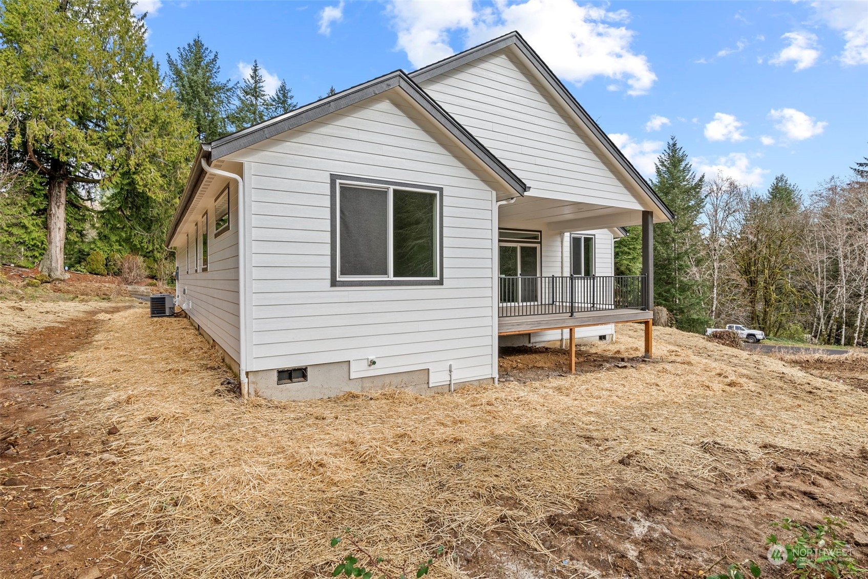 147 Hunter Road Longview, WA 98632 - Photo 30 of 31 a backyard of a house with table and chairs