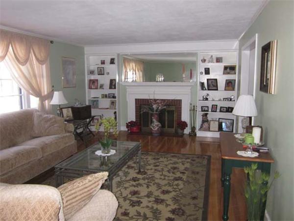 8 Carriage Hill Road Andover, MA 01810 - Photo 3 of 25 Gallery Image 3