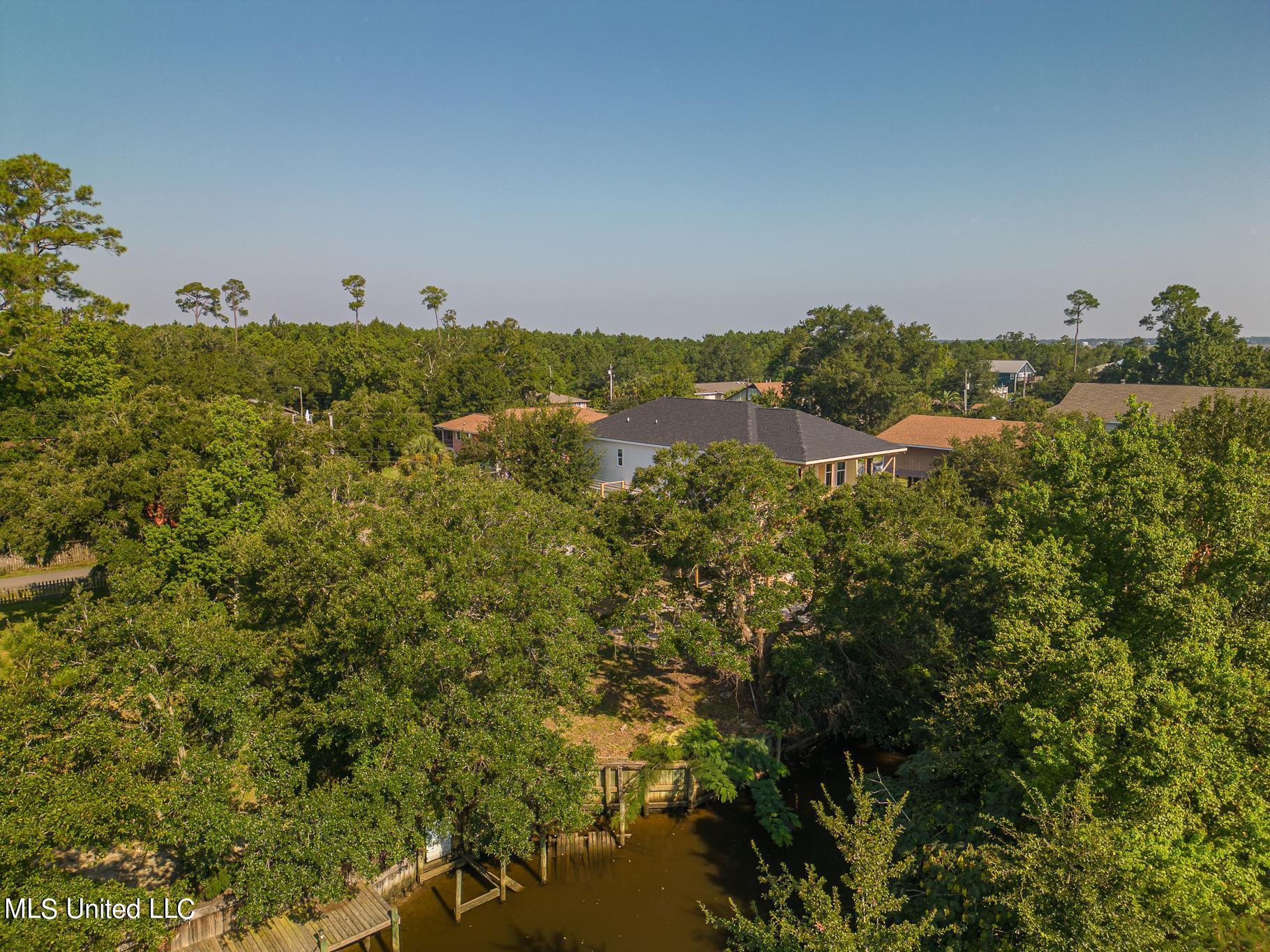 33 Good Street Bay St. Louis, MS 39520 - Photo 8 of 12 33 Good-55