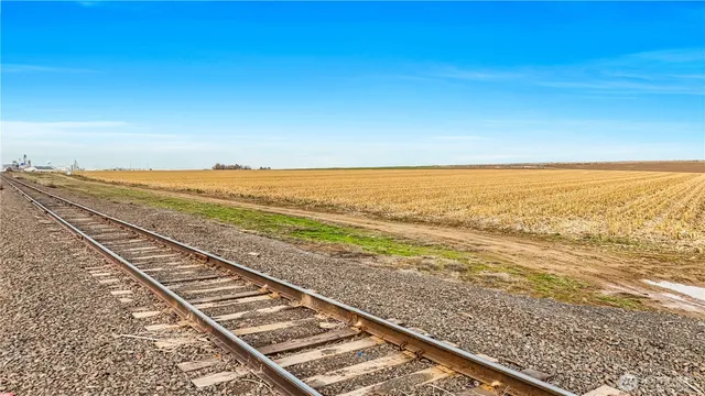 $6,836,200 | 1450 West Cunningham Road, Othello, WA 99344