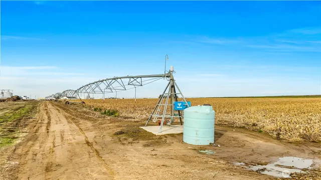 $6,836,200 | 1450 West Cunningham Road, Othello, WA 99344