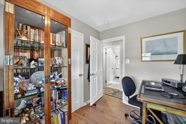a view of a lake with houses in outdoor space