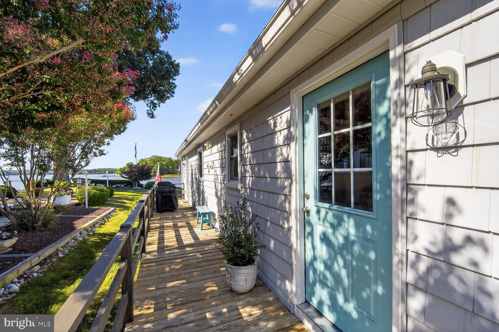 1663 Cliff Drive Edgewater, MD 21037 - Photo 8 of 53 Mud room entry from back deck.