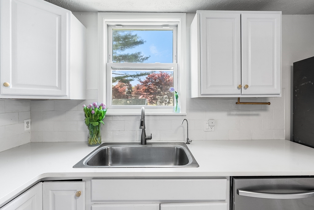 15 Fensmere Road Boston, MA 02132 - Photo 9 of 31
