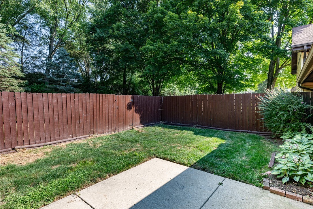 10135 Atchison Road Dayton, OH 45458 - Photo 36 of 41 Private fenced rear courtyard