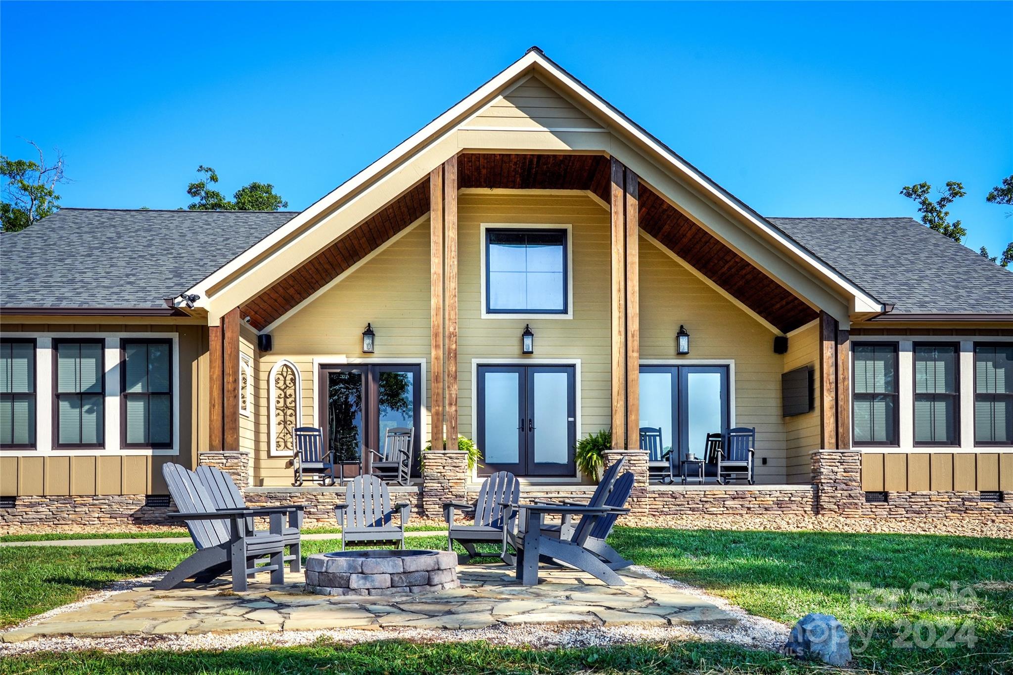 6521 Lake James Road Marion, NC 28752 - Photo 4 of 44