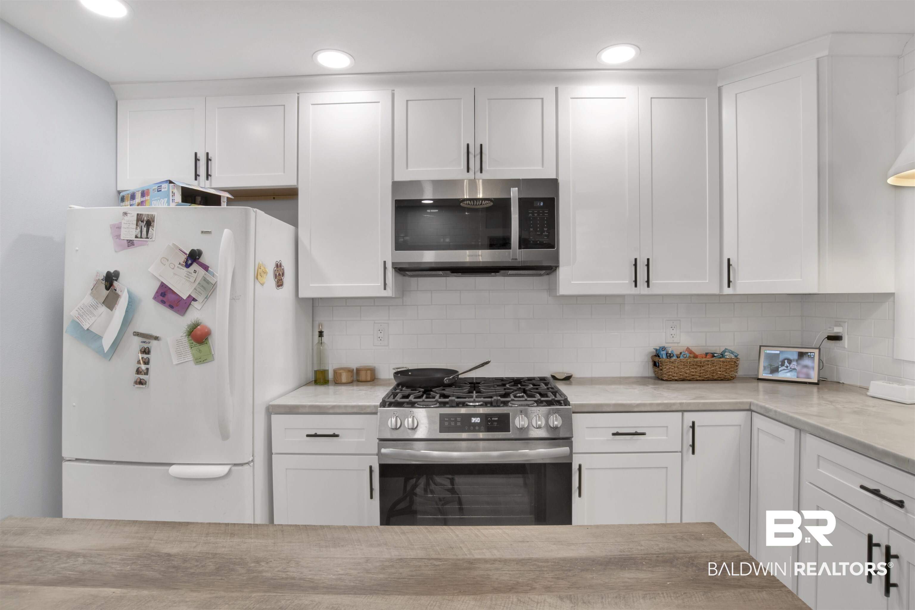 1106 North Pine Street Loxley, AL 36551 - Photo 9 of 32 Gas Range