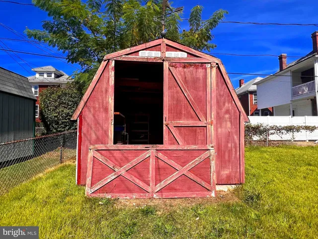 a view of a backyard of the house
