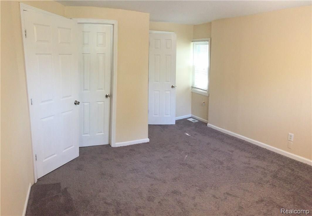 2985 Emmons Avenue Rochester, MI 48307 - Photo 30 of 39 27 UPSTAIRS BEDROOM.jpg