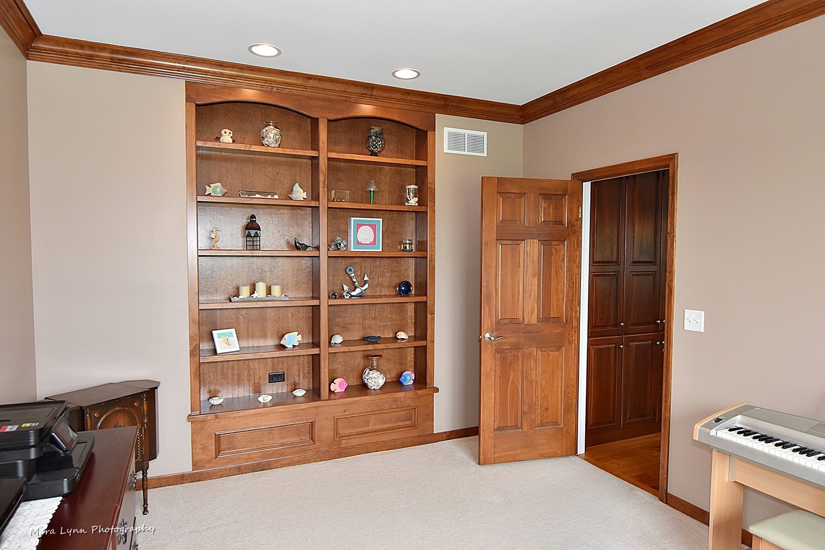 41-w035 Brown Road St. Charles, IL 60175 - Photo 17 of 33 a view of a livingroom with furniture and closet