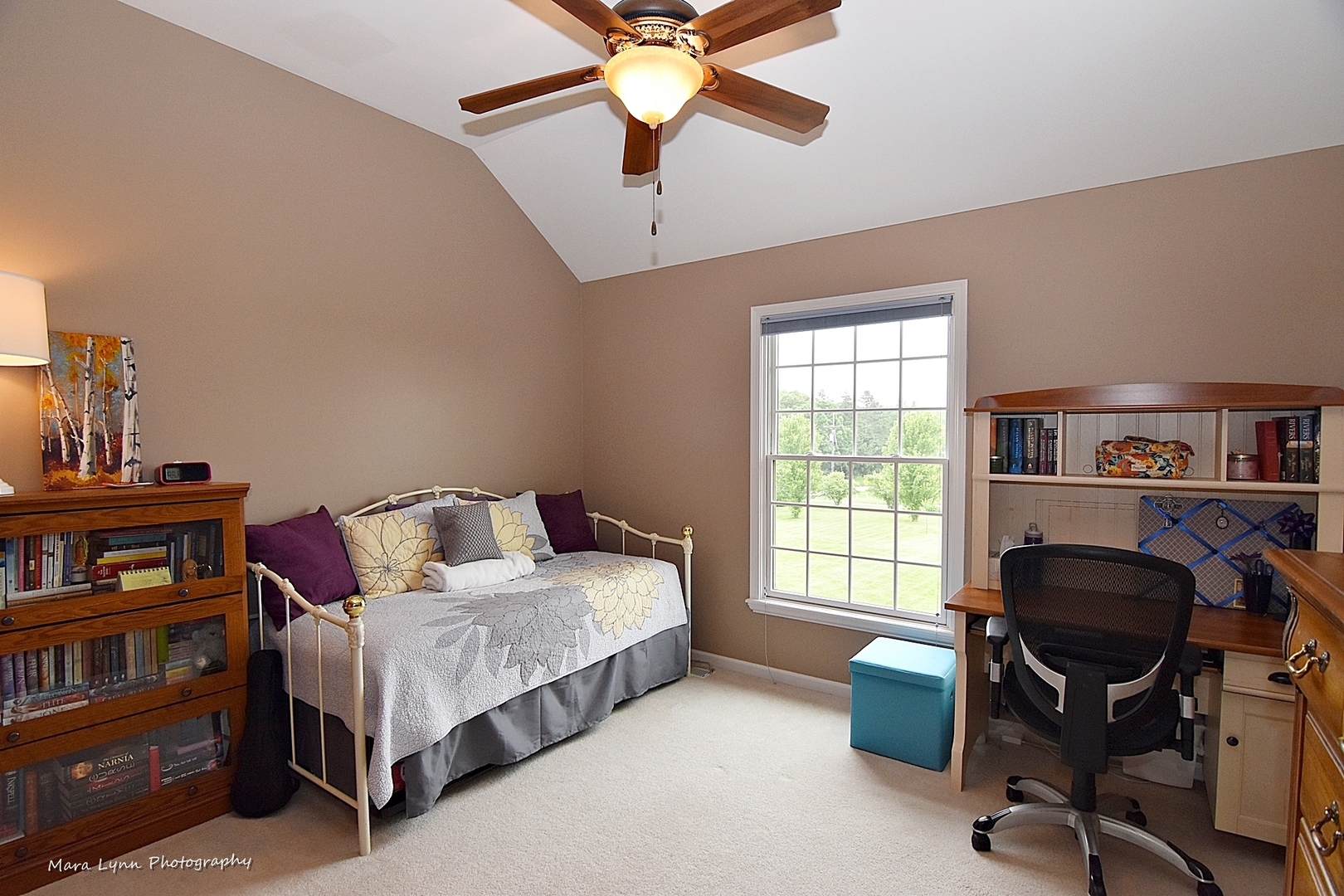 41-w035 Brown Road St. Charles, IL 60175 - Photo 24 of 33 a bedroom with a workspace