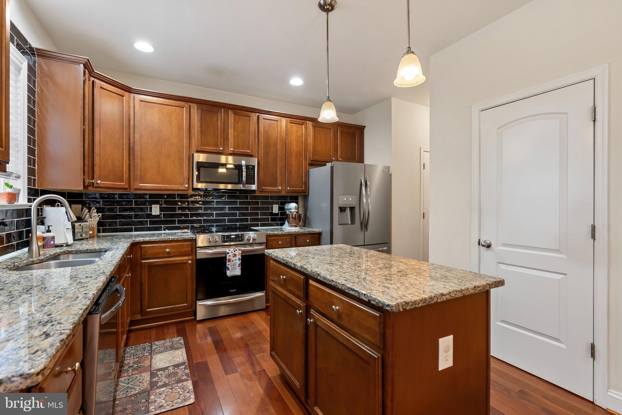 519 Koch Road Linthicum Heights, MD 21090 - Photo 9 of 37 Granite counters and stainless appliances