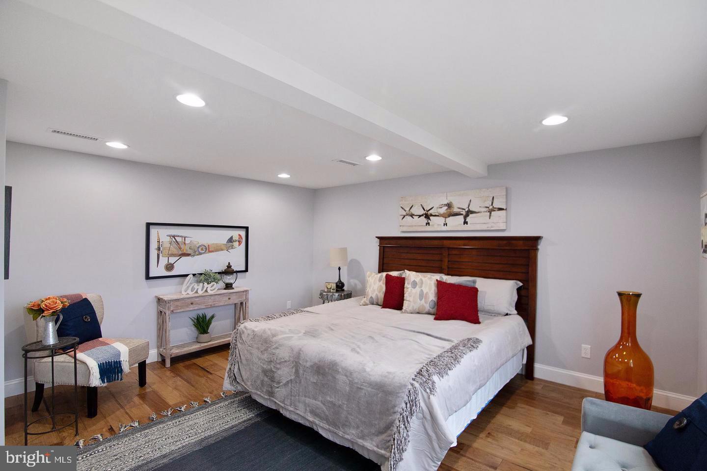 6226 Tramore Road Baltimore, MD 21214 - Photo 17 of 30 Upper level bedroom/ master