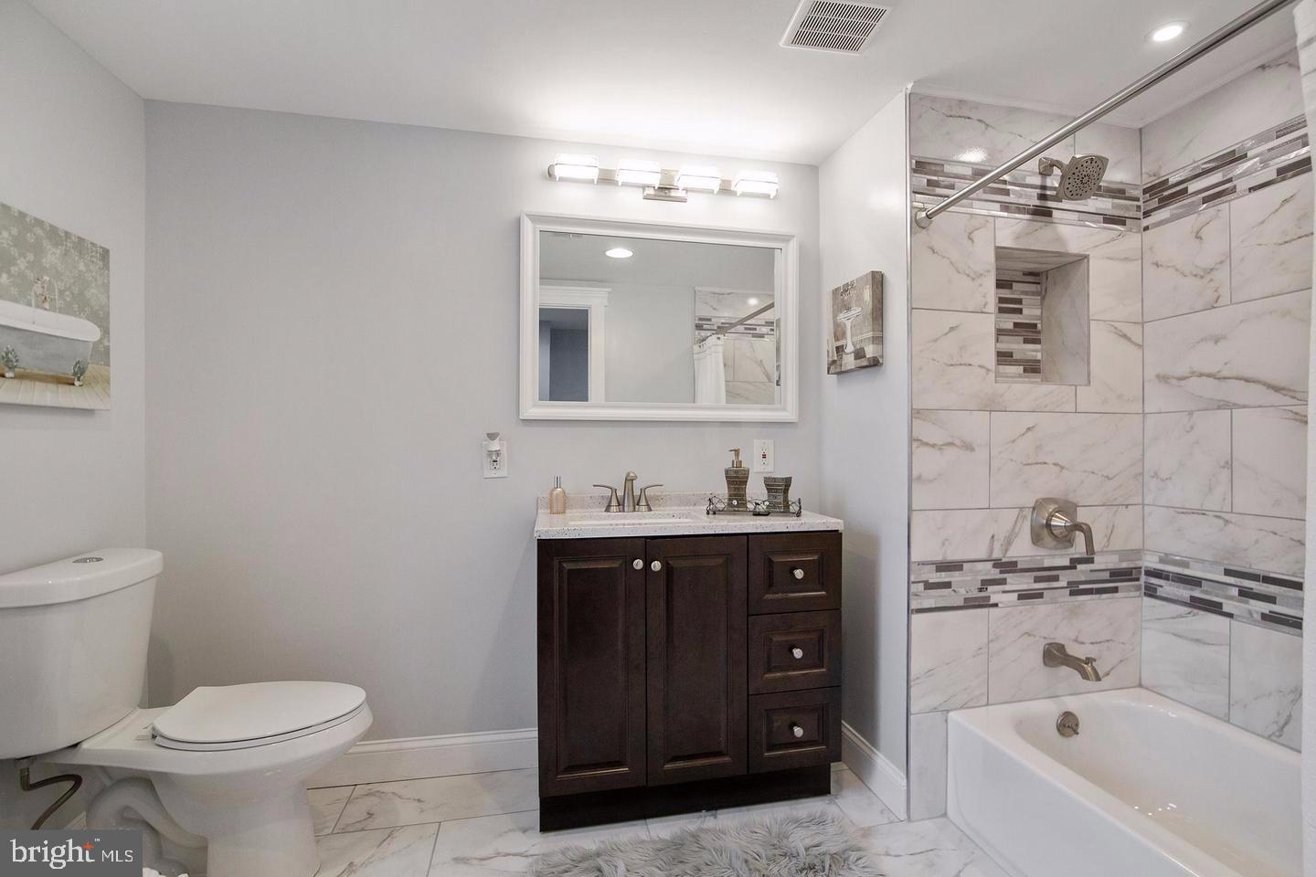6226 Tramore Road Baltimore, MD 21214 - Photo 21 of 30 Large Upper level Bathroom
