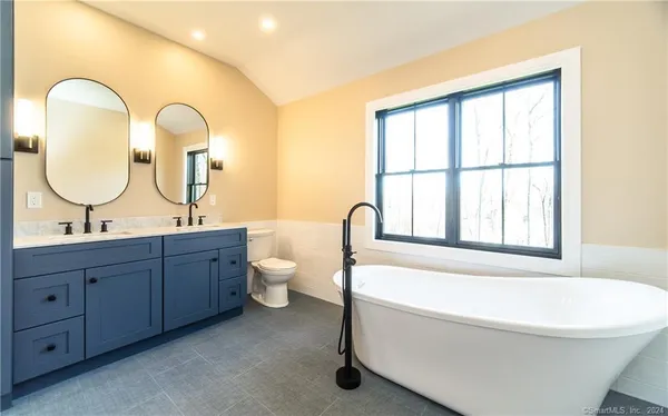 $1,250,000 | 25 Silver Springs Drive, Haddam, CT 06441