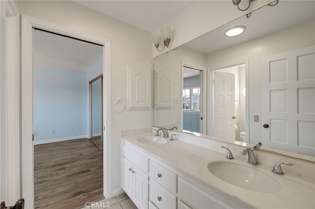 19 Village Circle Manhattan Beach, CA 90266 - Photo 22 of 26 a bathroom with double vanity sink and a mirror