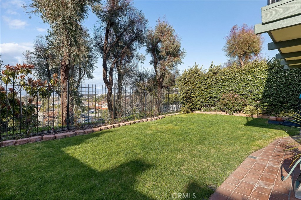 19 Village Circle Manhattan Beach, CA 90266 - Photo 9 of 26 a view of a park with large trees