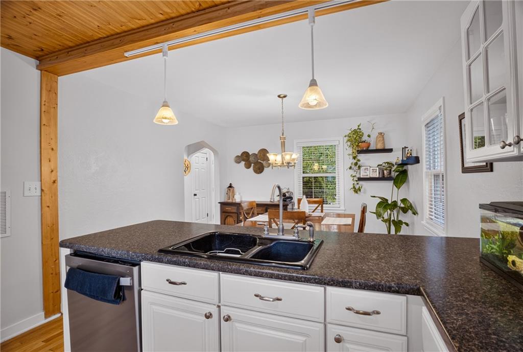 302 Lindsay Road Carnegie, PA 15106 - Photo 13 of 34 Gallery Image 13