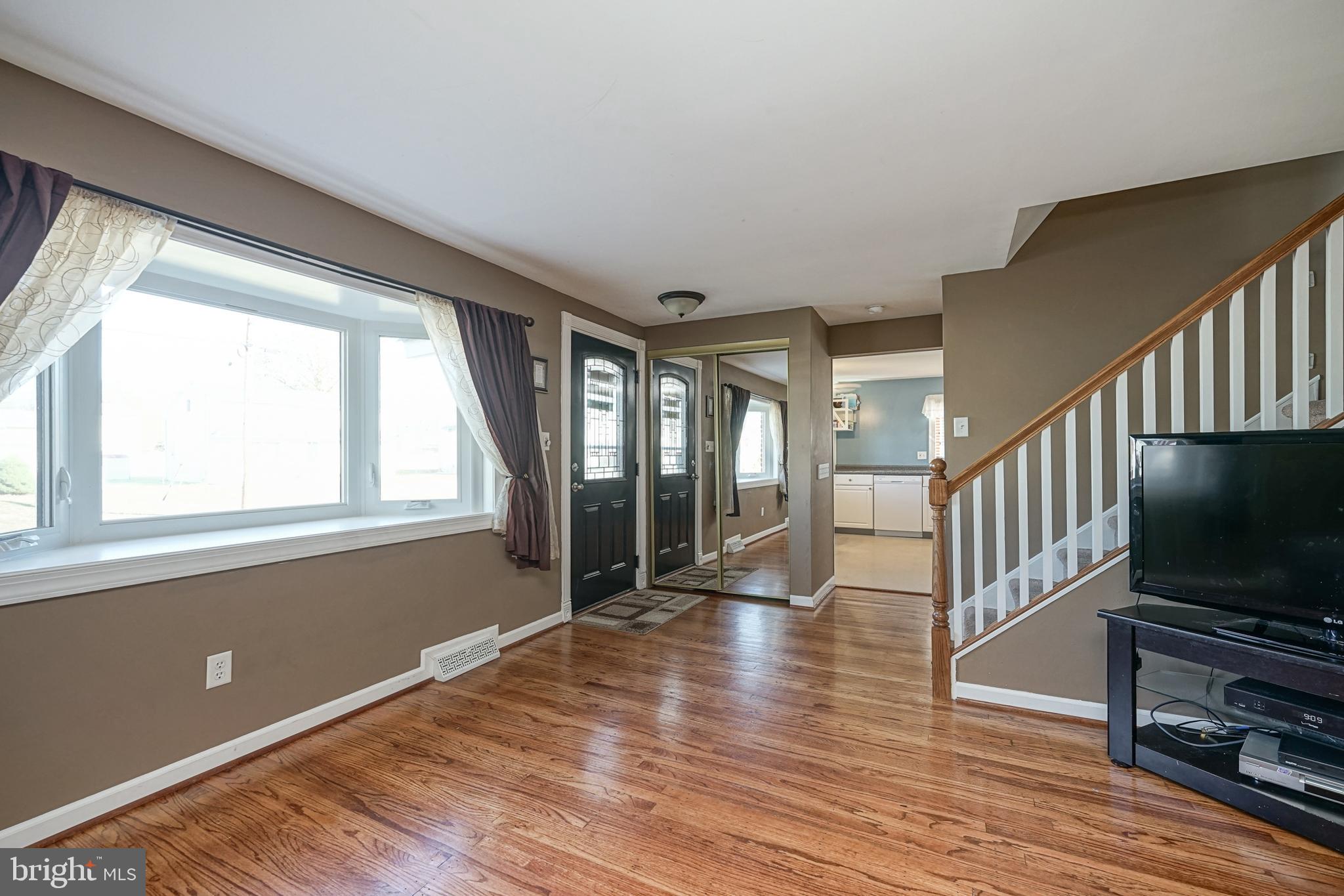 637 Andrea Road Runnemede, NJ 08078 - Photo 2 of 21