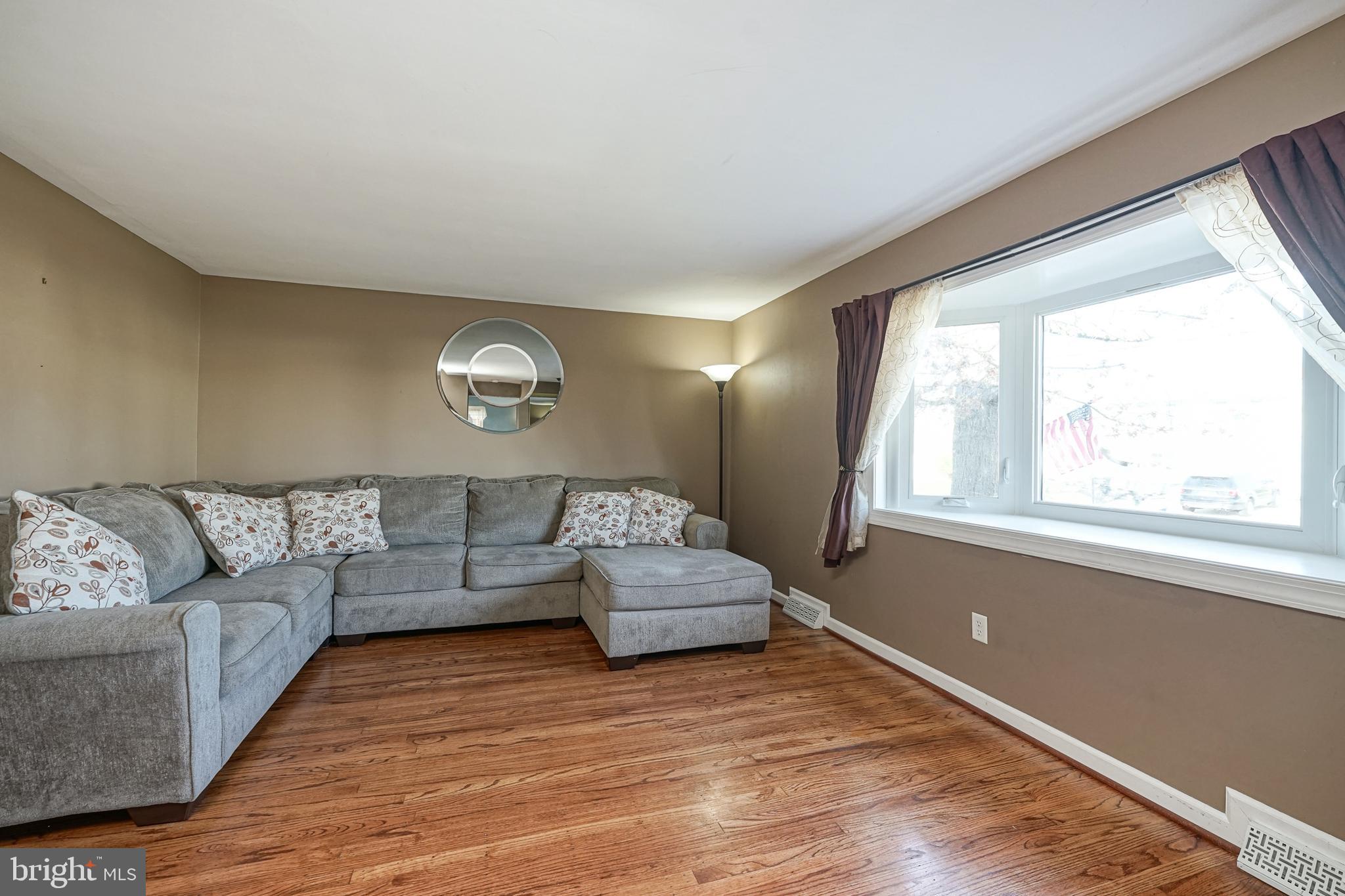 637 Andrea Road Runnemede, NJ 08078 - Photo 4 of 21