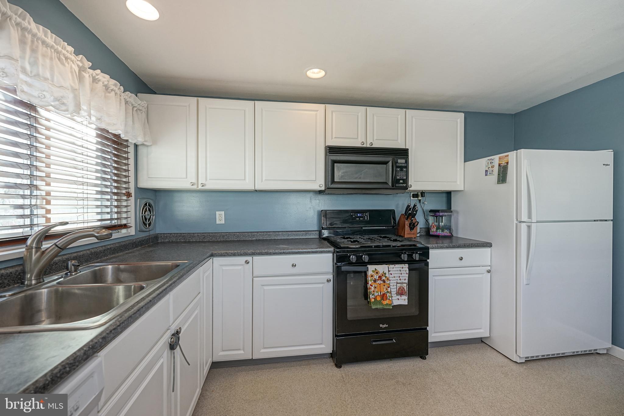 637 Andrea Road Runnemede, NJ 08078 - Photo 8 of 21