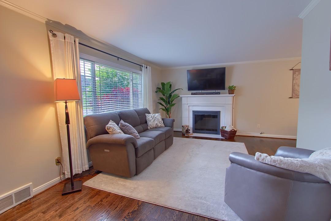 2534 Brandon Road Columbus, OH 43221 - Photo 5 of 37 Gallery Image 5