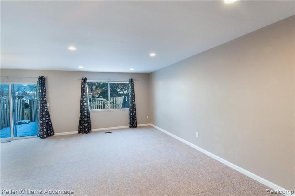 106 Stratford Lane Rochester Hills, MI 48309 - Photo 5 of 34