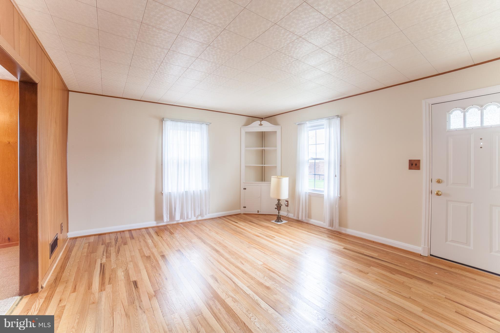 3220 Acton Road Baltimore, MD 21234 - Photo 3 of 14 Living Room