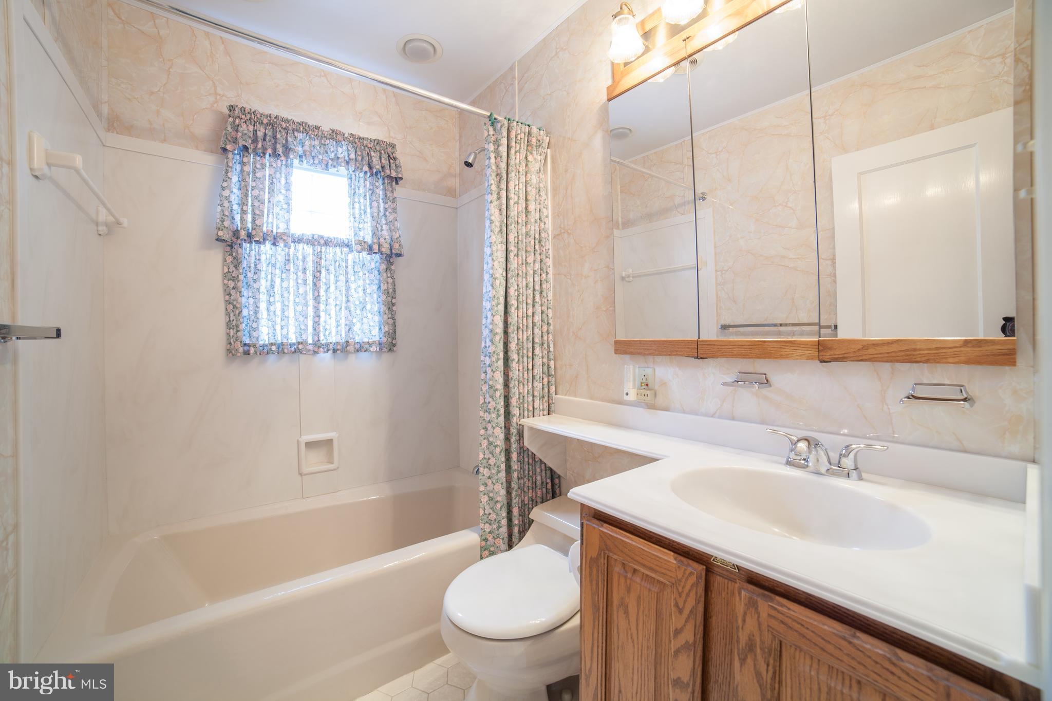 3220 Acton Road Baltimore, MD 21234 - Photo 8 of 14 Bath