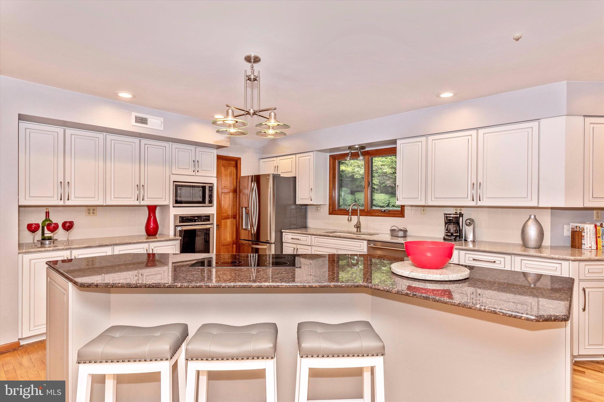 1625 Street Road Chester Springs, PA 19425 - Photo 9 of 46 Kitchen with island