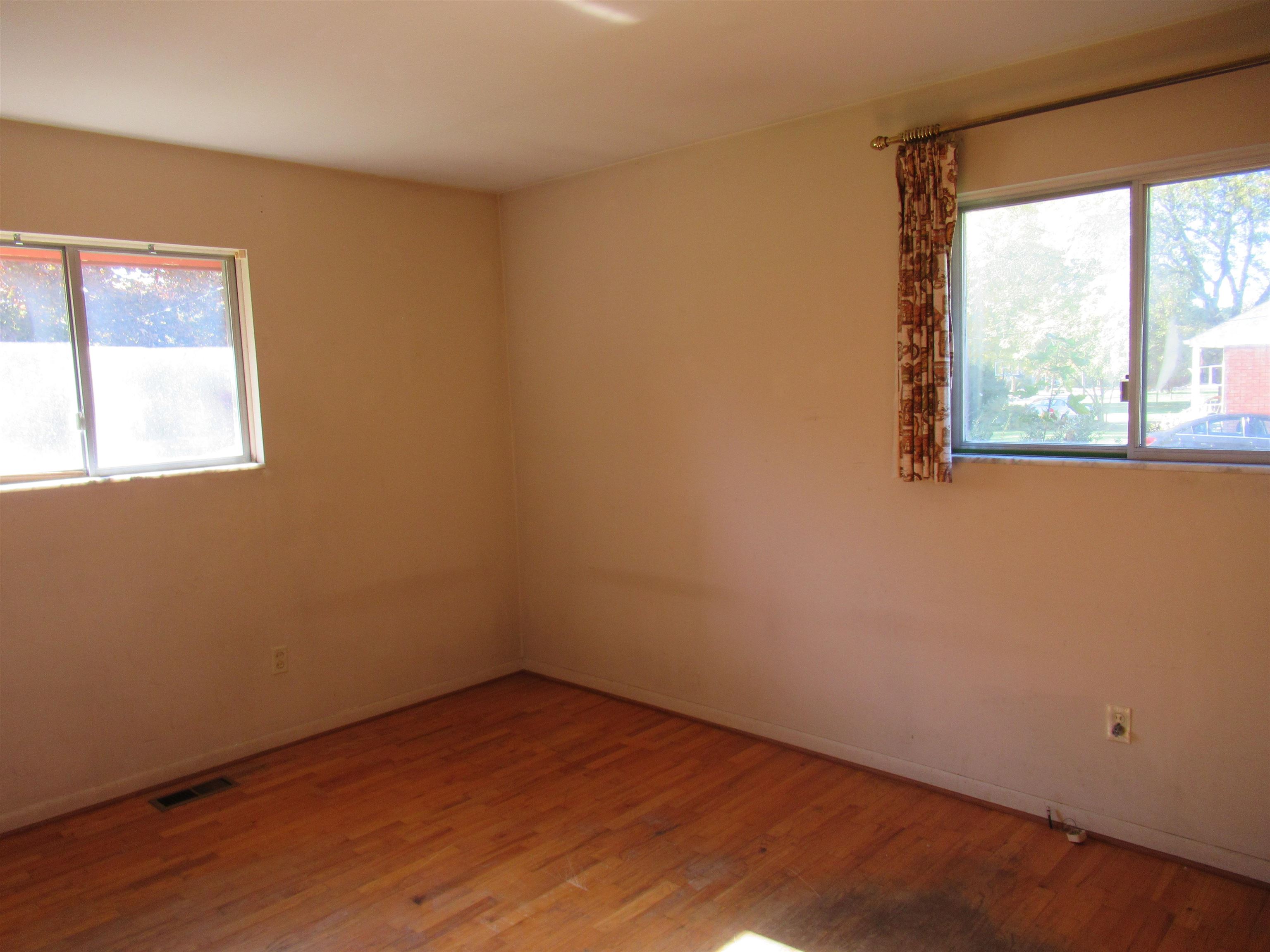 1525 Flushing Road Flushing, MI 48433 - Photo 20 of 39 50125908-19.JPG