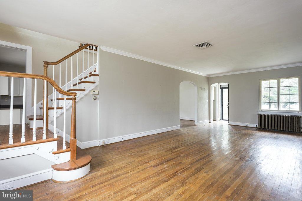 4724 Butler Road Glyndon, MD 21136 - Photo 3 of 25 Living Room