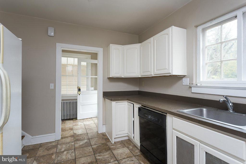 4724 Butler Road Glyndon, MD 21136 - Photo 5 of 25 Kitchen