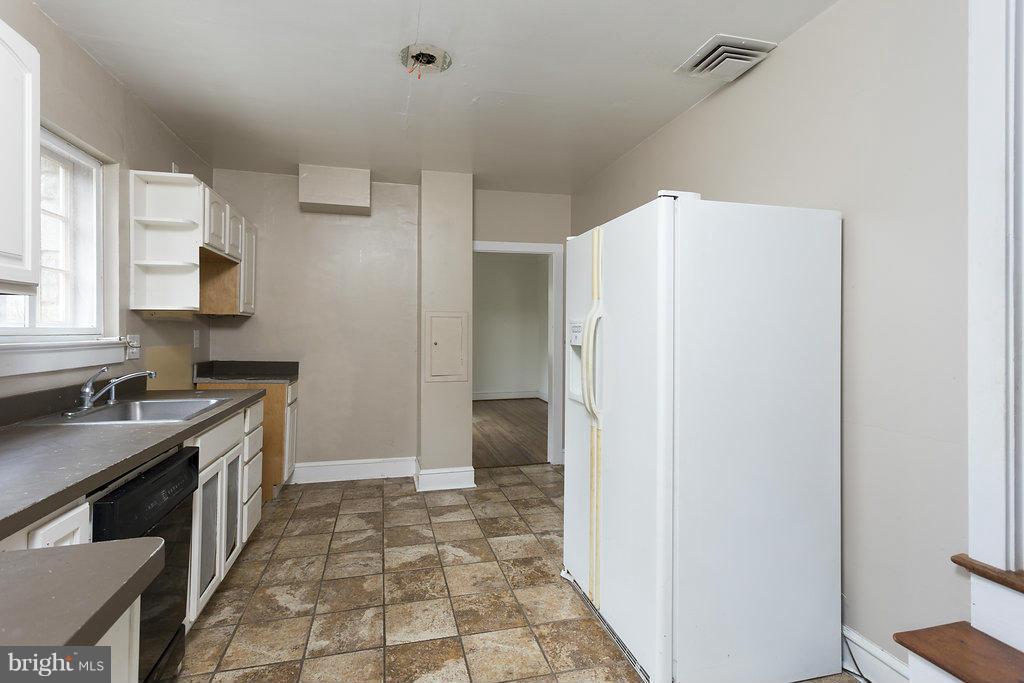4724 Butler Road Glyndon, MD 21136 - Photo 6 of 25 Kitchen