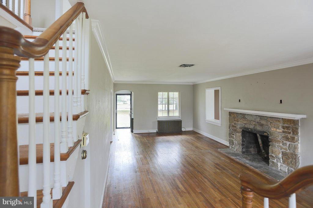 4724 Butler Road Glyndon, MD 21136 - Photo 8 of 25 Living Room