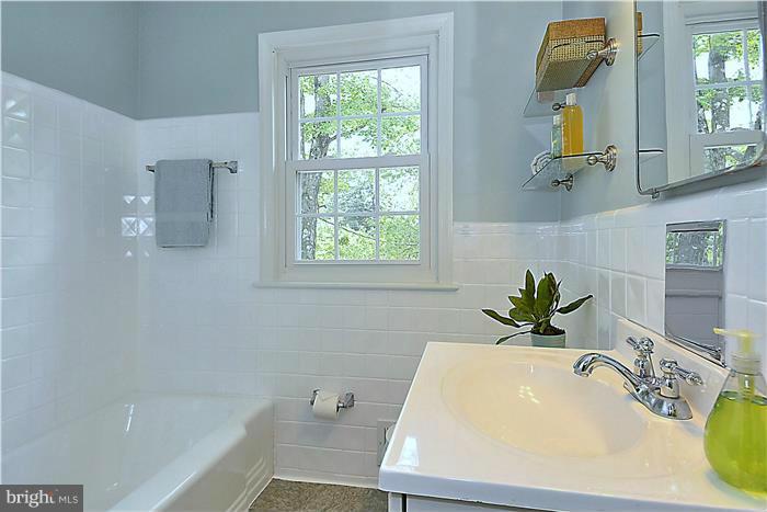3 Indian Spring Drive Silver Spring, MD 20901 - Photo 23 of 30 Bath
