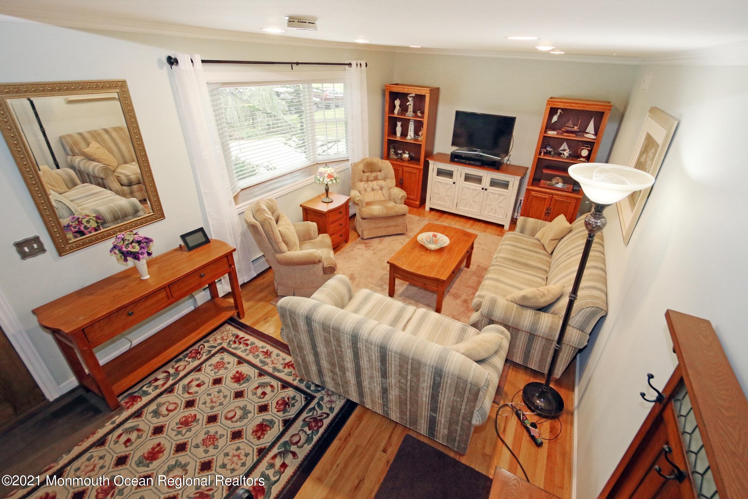 9 Mayfair Road Holmdel, NJ 07733 - Photo 11 of 35 Living room
