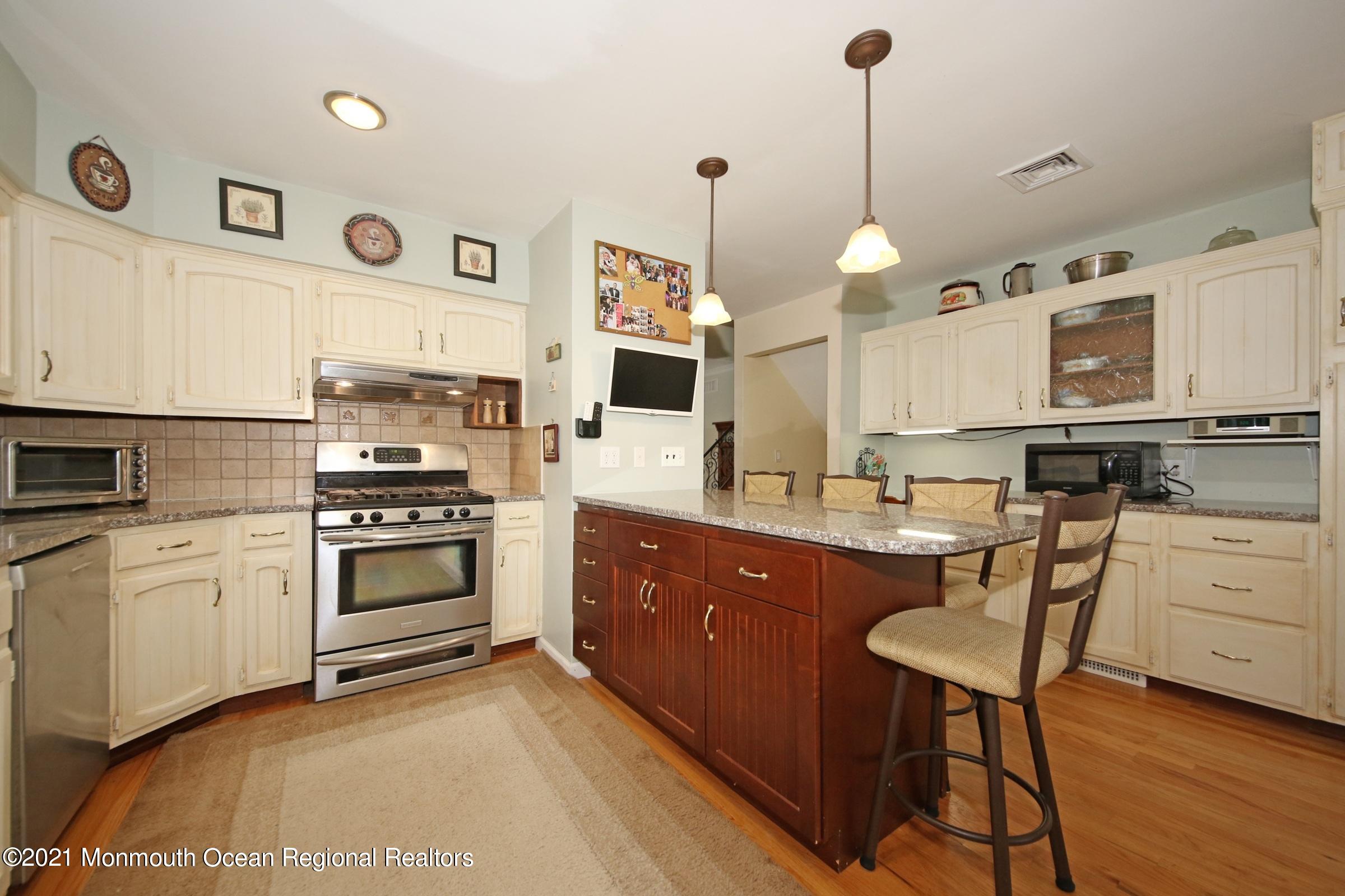 9 Mayfair Road Holmdel, NJ 07733 - Photo 13 of 35 Kitchen