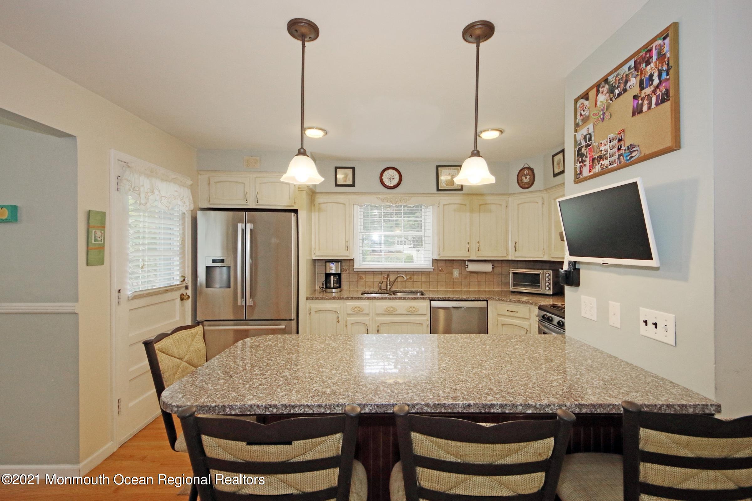 9 Mayfair Road Holmdel, NJ 07733 - Photo 14 of 35 Kitchen