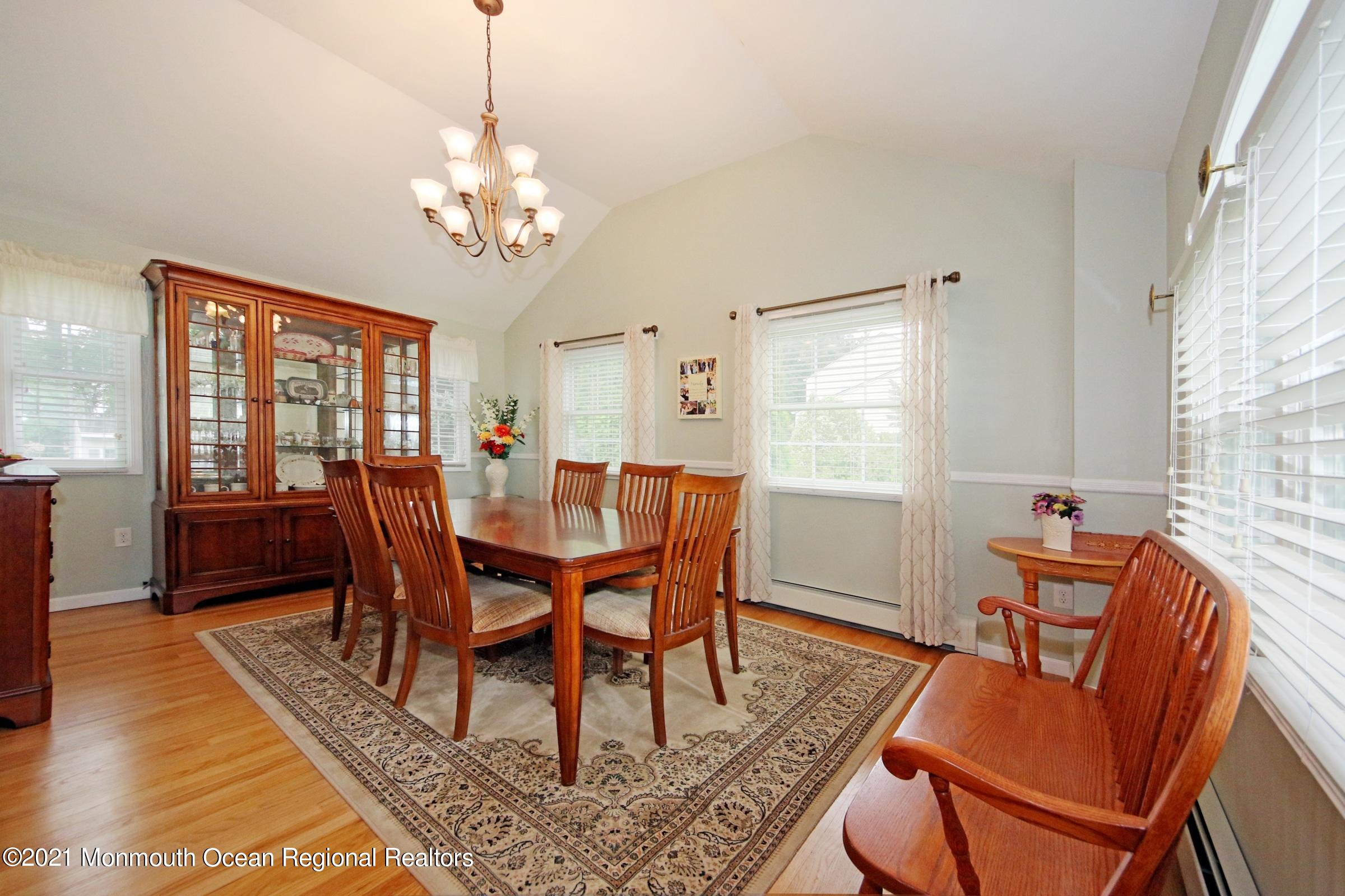 9 Mayfair Road Holmdel, NJ 07733 - Photo 15 of 35 Dining room