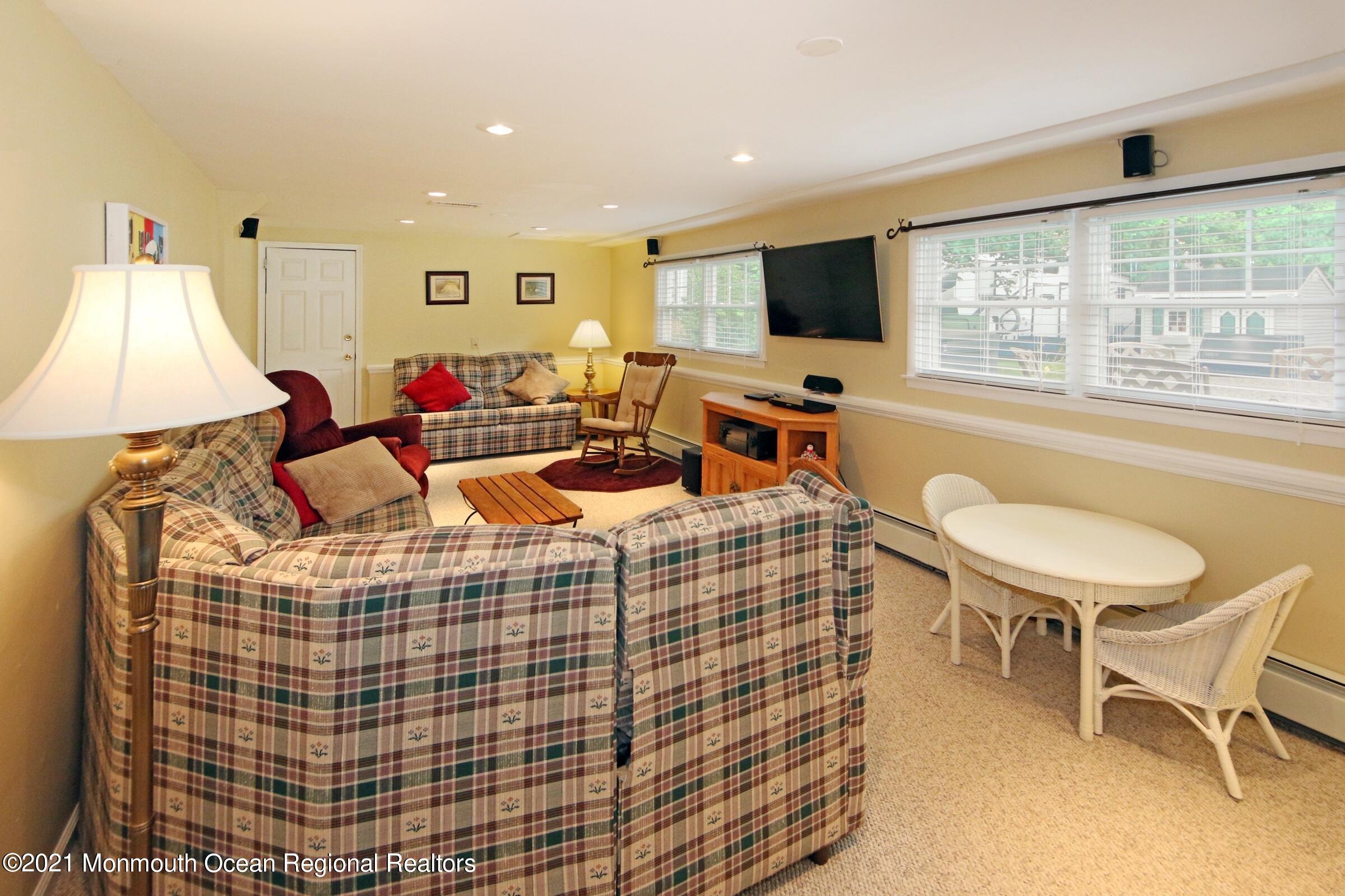 9 Mayfair Road Holmdel, NJ 07733 - Photo 24 of 35 Family room