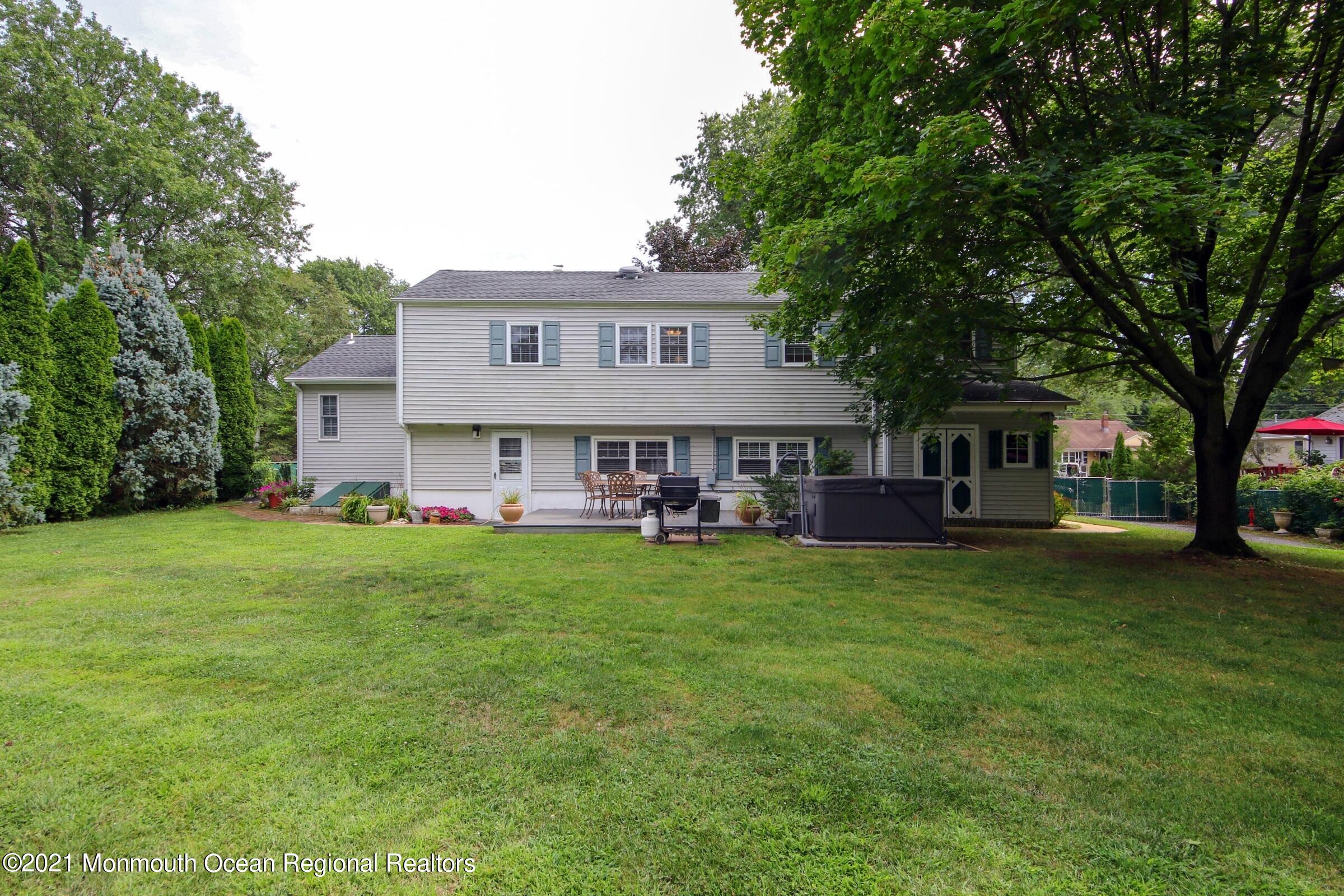 9 Mayfair Road Holmdel, NJ 07733 - Photo 29 of 35 backyard