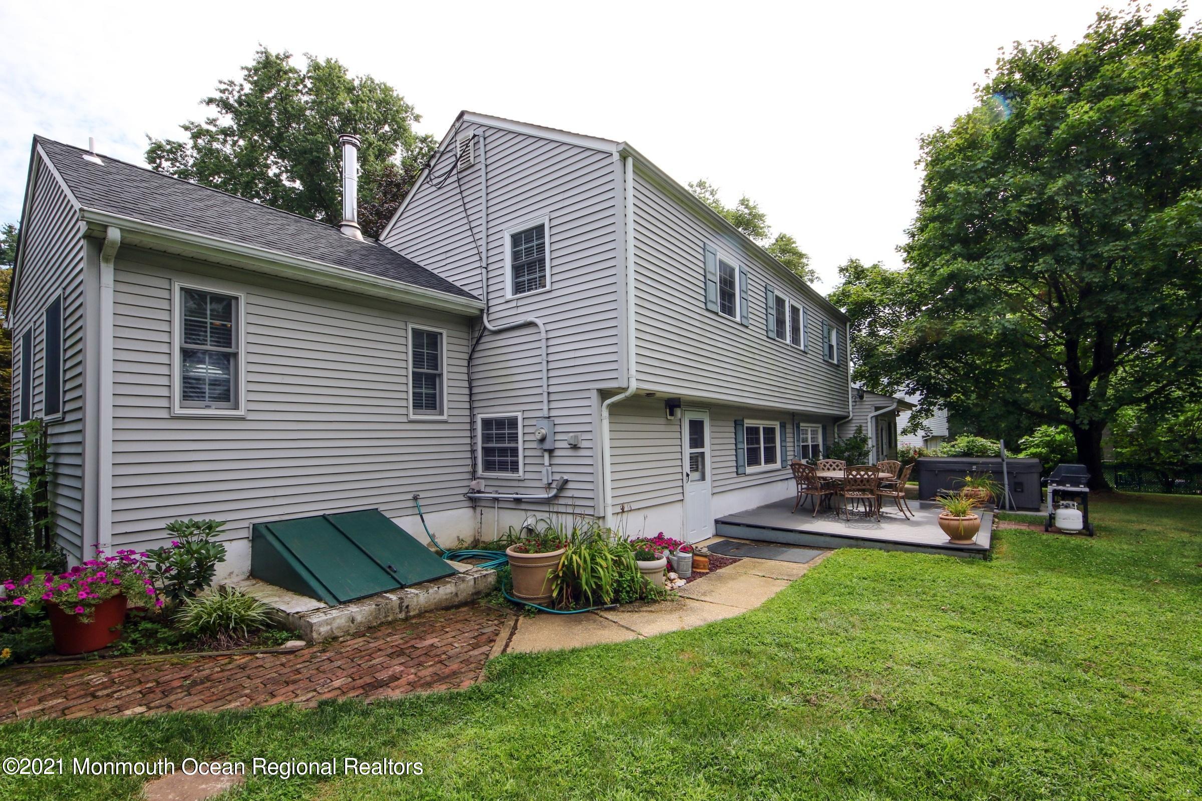 9 Mayfair Road Holmdel, NJ 07733 - Photo 33 of 35 back
