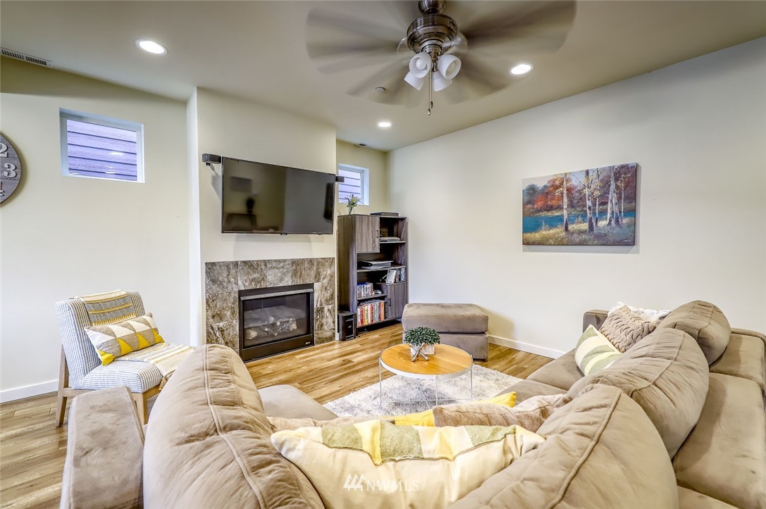 2537 Filbert Avenue Bremerton, WA 98310 - Photo 10 of 29 Gallery Image 10