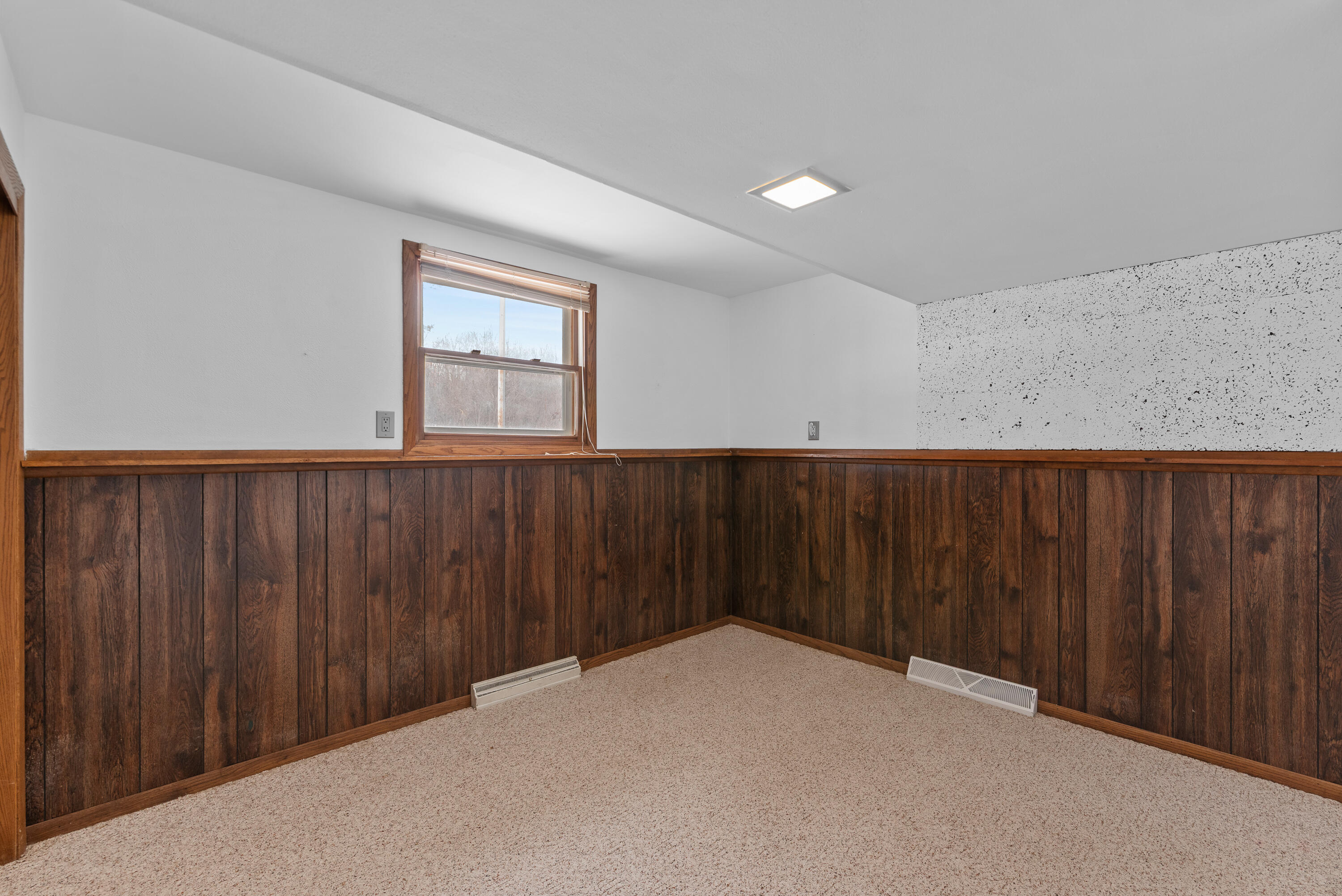 3657 Pleasant Valley Road Polk, WI 53095 - Photo 23 of 37 3657 Pleasant Valley Dr - Feb 2026-16