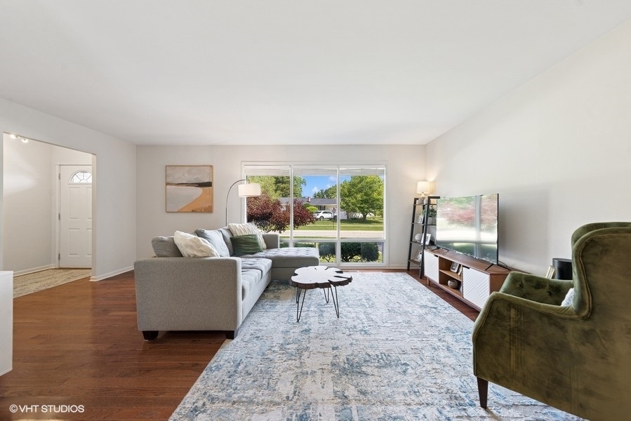 527 Maple Lane Geneva, IL 60134 - Photo 14 of 42 a living room with furniture large window and a table