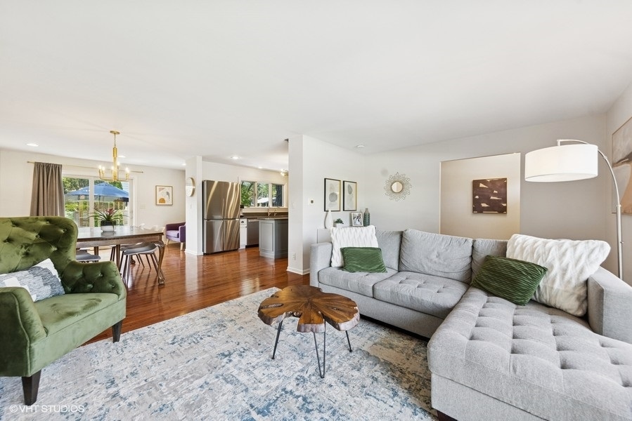 527 Maple Lane Geneva, IL 60134 - Photo 15 of 42 a living room with furniture and wooden floor