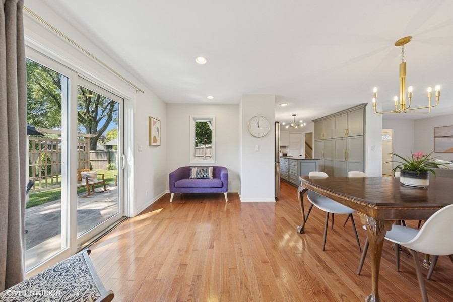 527 Maple Lane Geneva, IL 60134 - Photo 20 of 42 a living room with furniture and wooden floor