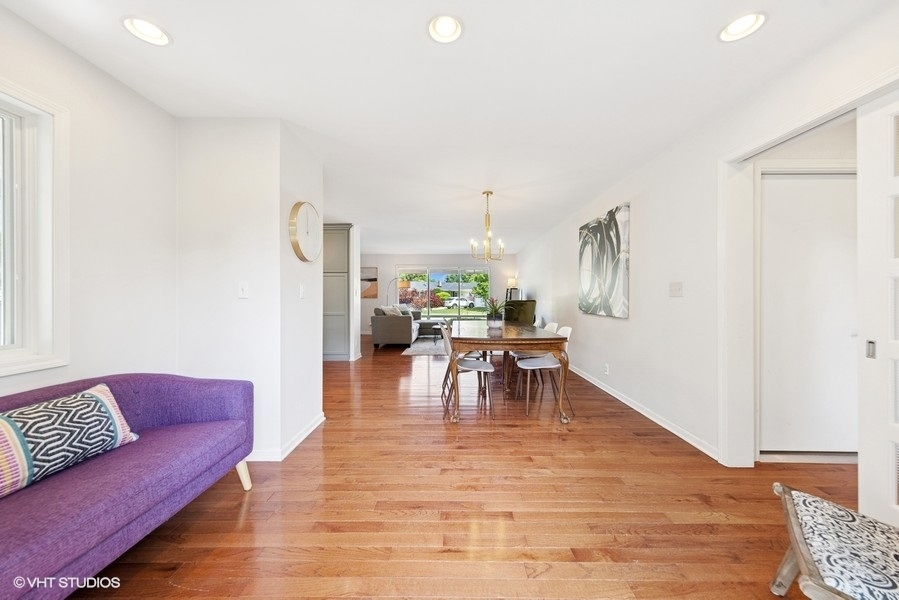 527 Maple Lane Geneva, IL 60134 - Photo 21 of 42 a living room with furniture and a table